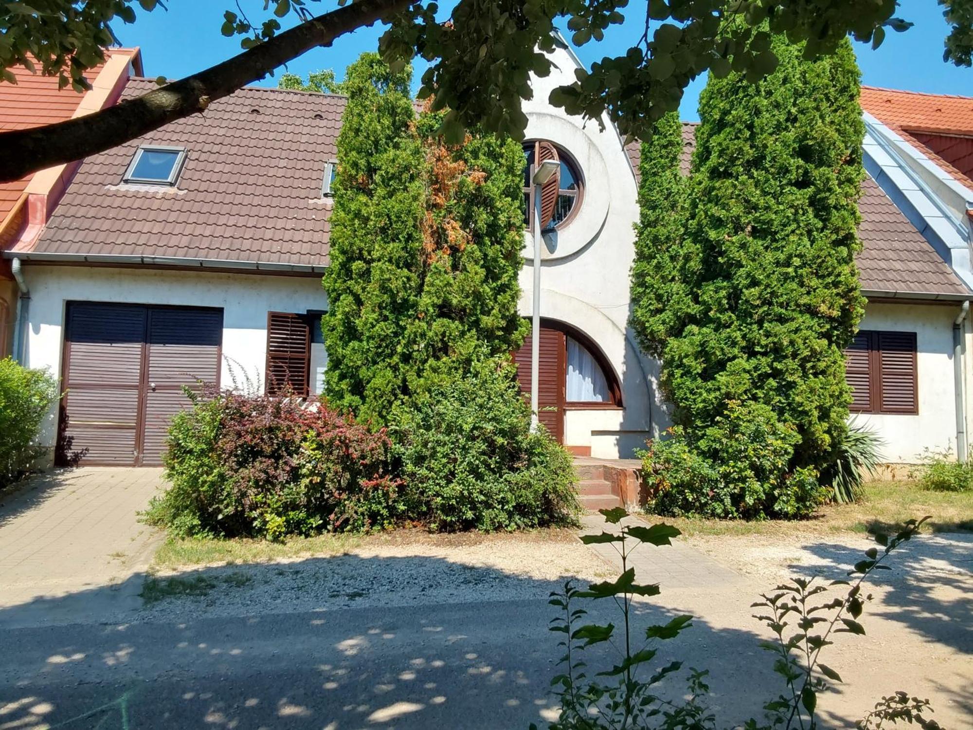 Tuerkiz Apartman - 5 Szobas 13 Fos Apartmanhaz 4Km A Balaton- Balatonszabadi Fürdőtelep Zewnętrze zdjęcie